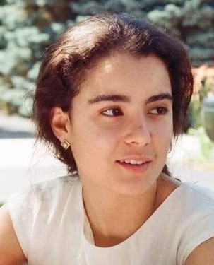 Cecilia Resende Santos, a young female, with brown hair and brown eyes, wearing a white t-shirt